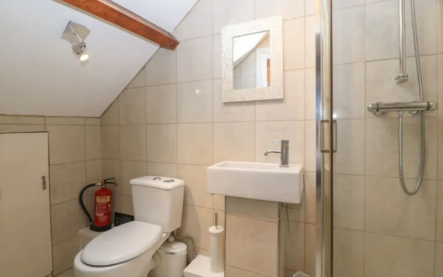 Apartment 2, Gorwel Glas