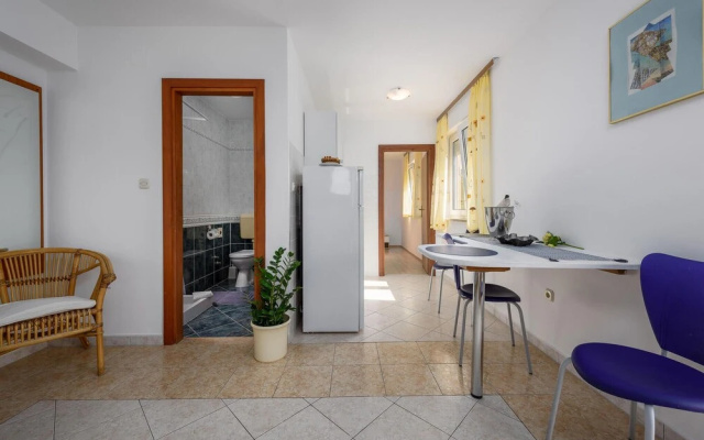 Beautiful Home in Porec With Wifi and 1 Bedrooms - Hotel in Porec - Photo 3