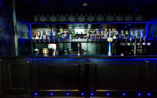 The Carlton Hotel