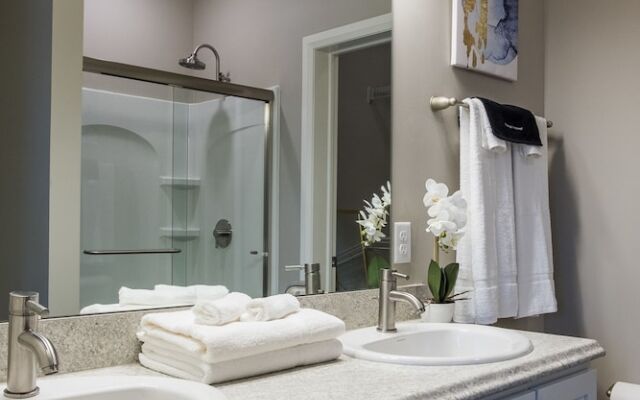 Urban Apartments with Parking Pool Balcony