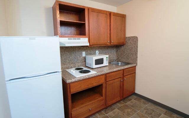 Red Roof Inn & Suites Dickinson