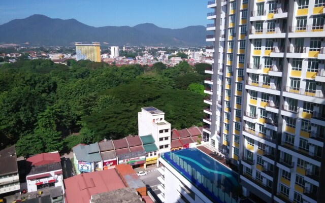 Ian's Majestic Condo