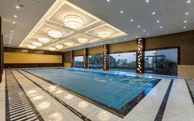 Hotel Saffron Crest