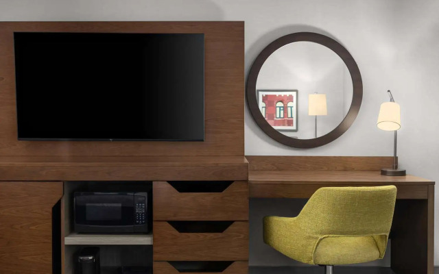 Hampton Inn & Suites by Hilton Orangeville, ON