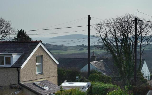 10 Llwyn Onn Beach Hut
