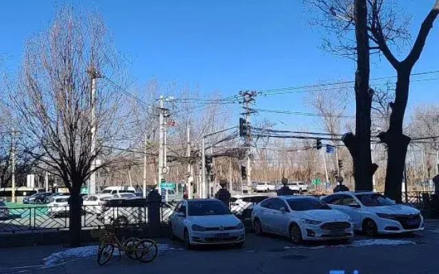 Yihe Business Hotel (Beijing South Railway Station Xingong Subway Station)