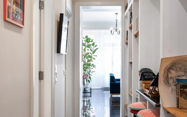 Spacious & Artistic Retro 2 Bedrooms Apt + SAUNA