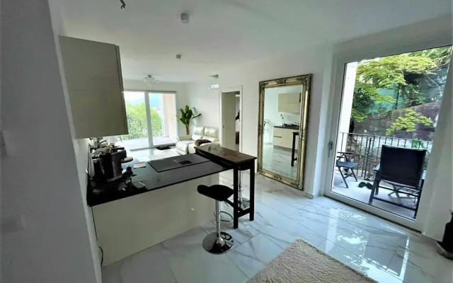 Isole Apartment With Pool and Lake View in Baveno