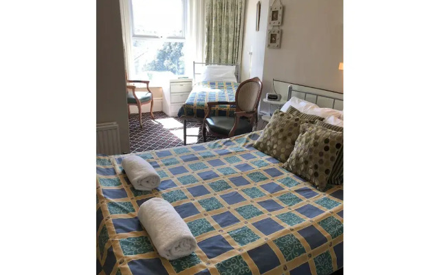 Chad Hill Hotel