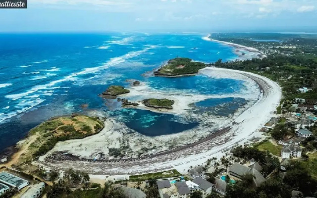 Room in Apartment - Wonderful two Minutes Walk to the White Sand Beach Property