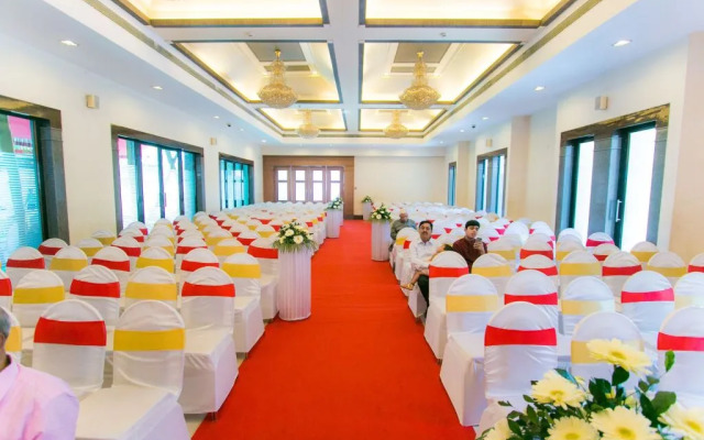 Seasons Hotel & Banquets