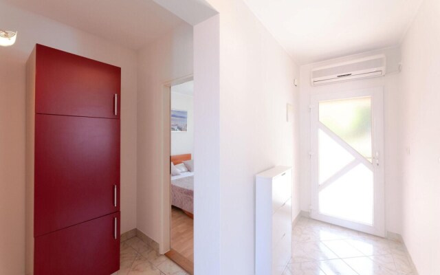 Nice Home in Prigradica With Wifi and 2 Bedrooms