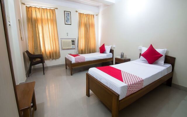 OYO 12216 Paramount Inn