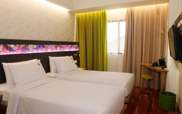 MaxOneHotels at Dharmahusada - Surabaya