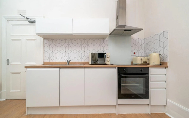 The Jam - Cunningly Good Cunningham Street Apartment