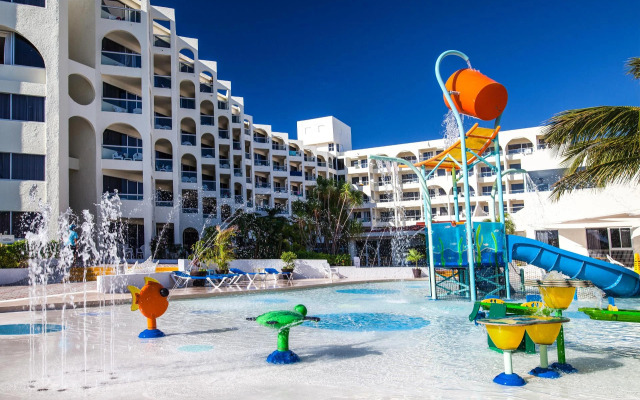 Aquamarina Beach Resort