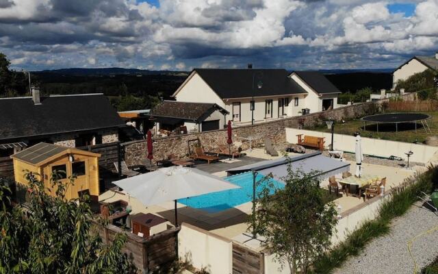 Fantastic property with large swimming pool and garden in the heart of France!