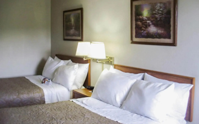 Quality Inn & Suites Warren