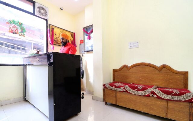 OYO 27650 Gian Residency