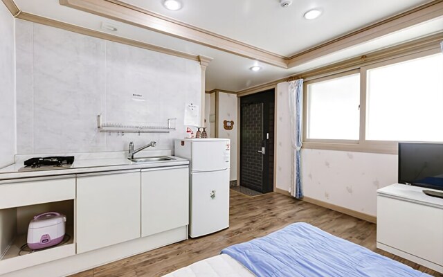 Sokcho Dderak Pension