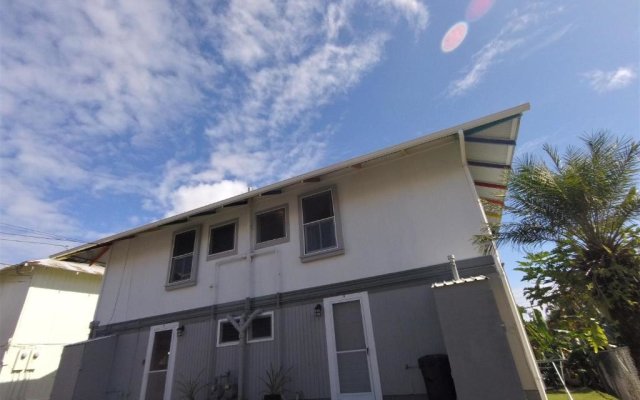 NEW - Pineapple Loft - Entire House Downtown Hilo with AC