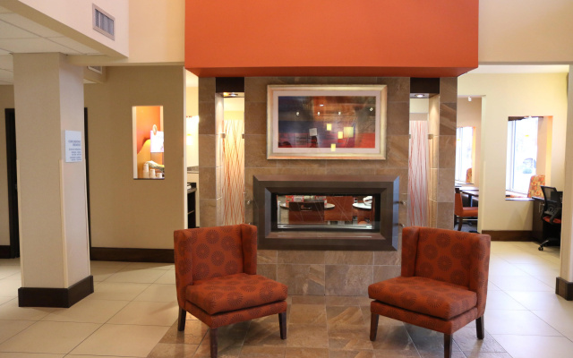 Holiday Inn Express Pittsburgh East - Mall Area by IHG - фото 2