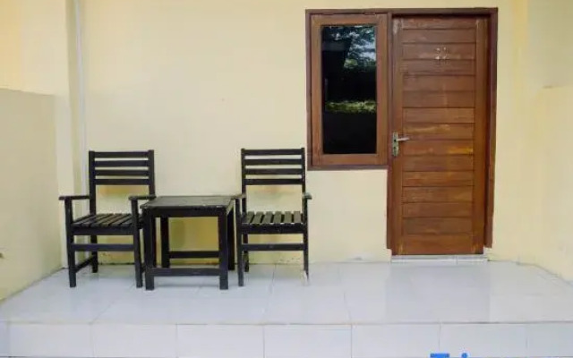 RedDoorz @ Hening Homestay