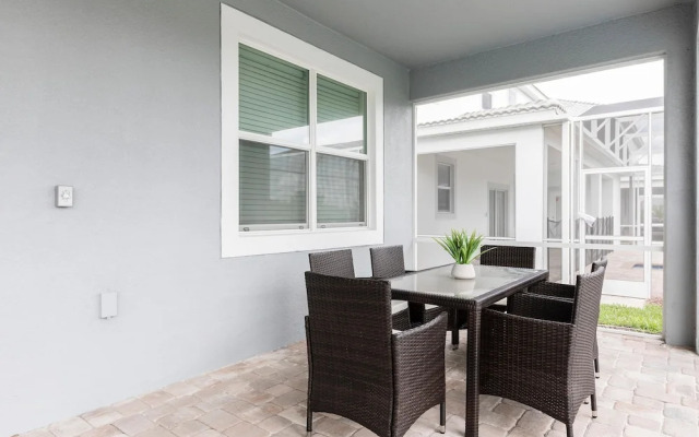 1509 MC - Exquisite 8BR Villa With Pool & Games