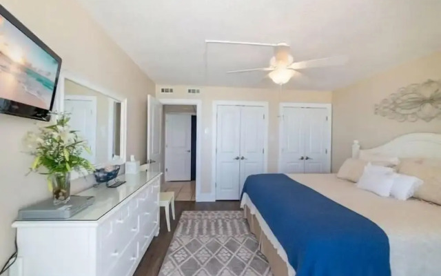 Leeward 403 at Edgewater