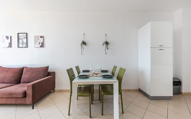 Central Main Square Apartment