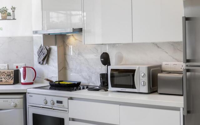 Lovely 3-bedroom apartment in Prokymea court