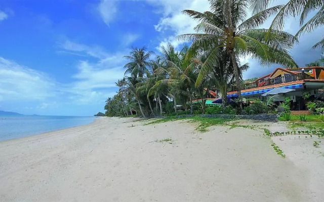 Luxurious Thai-style Villa With Private Pool and Beach Access
