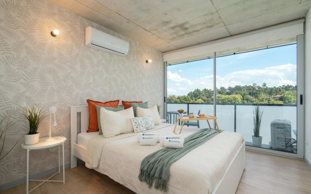 Luxurious Impressive Apartment - Balcony and Pool