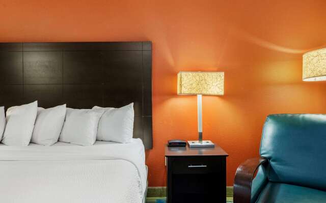 La Quinta Inn & Suites by Wyndham Mansfield OH