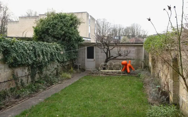 Courtyard Apartment