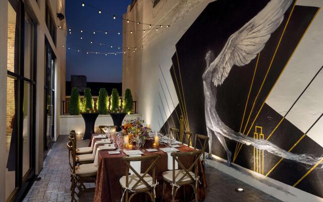 106 Jefferson Huntsville, Curio Collection by Hilton