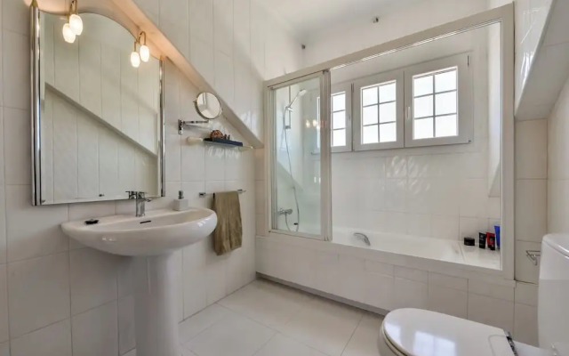 4bed Villa Sleeps 8- Pool, Garden, Bbq, Near Beach