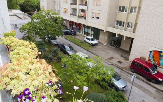 Apartment Jerko - 200 m from beach: A1 Omis, Riviera Omis