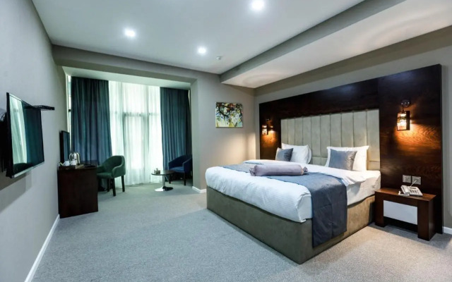 Parallel Hotel