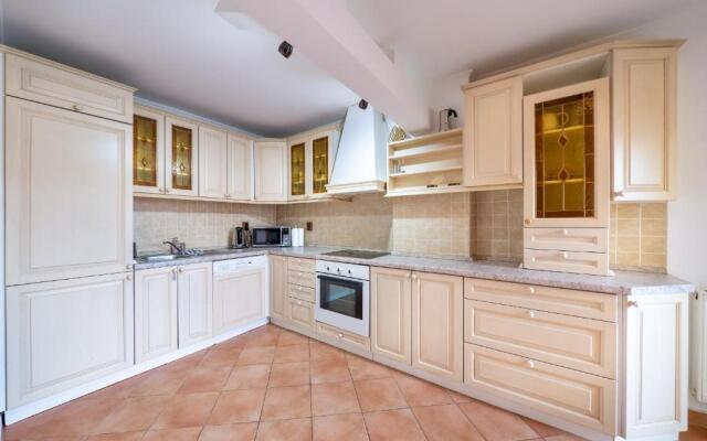 5BR 2BATH Masarykovo nábřeží apartment