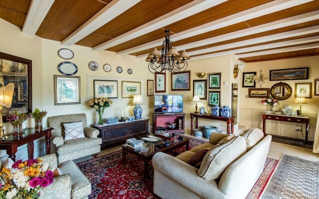 Palms Lodge