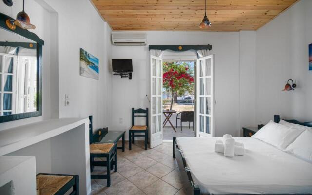 Isalos rooms on the beach