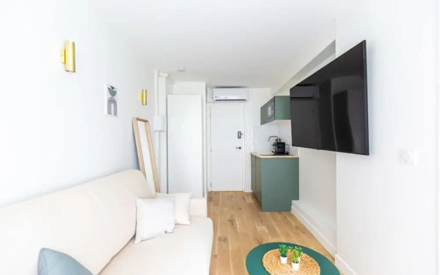 Lavie Maison Equipped Studio Chartrons