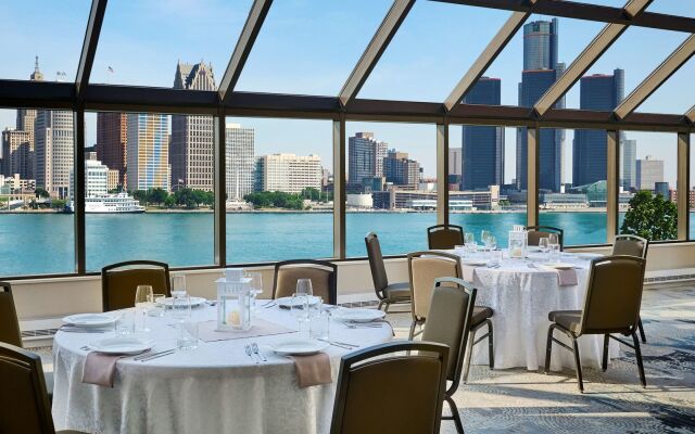 DoubleTree by Hilton Windsor Hotel & Suites