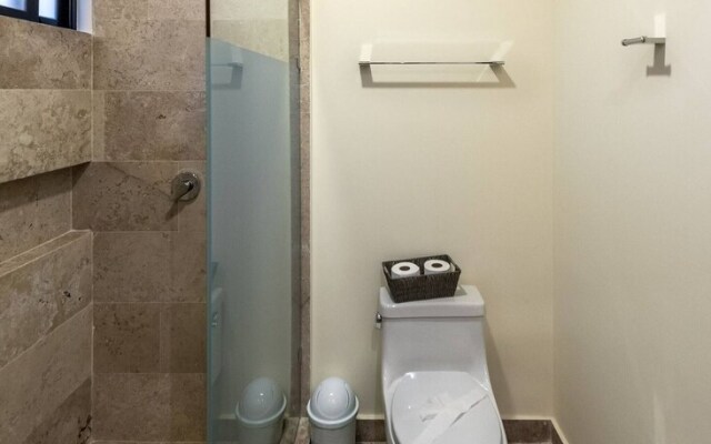 Luxurious Condo Studio 5 Minutes Beach