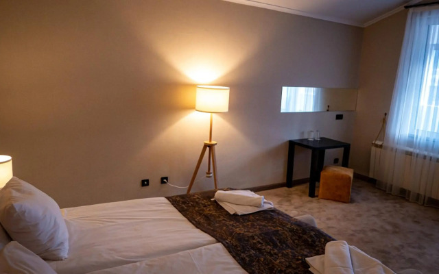Riverside Boutique Hotel