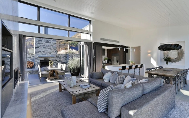 Luxury Arrowtown Opulence