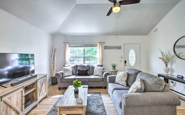 Charming Springfield Escape w/ Furnished Deck