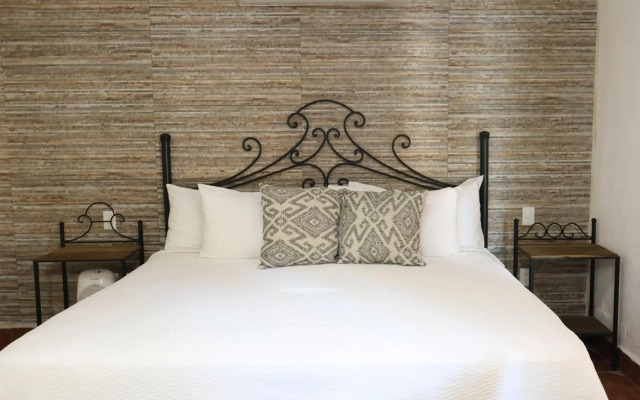 Casa Lotería -Pueblito Sayulita- Colorful, Family and Relax Experience with Private Parking and Pool