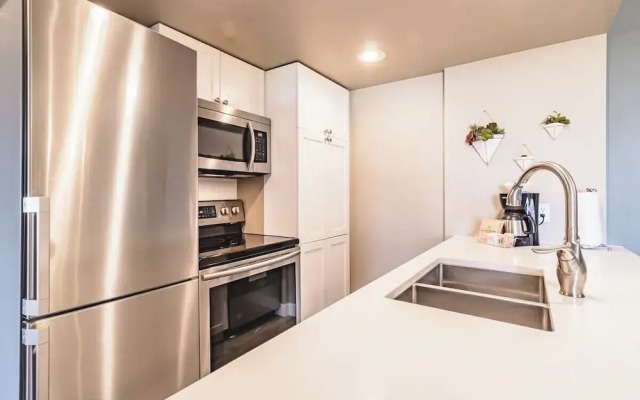 Beautiful One Bedroom Suite - 416
